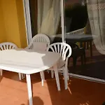 A 50 Metros Del Mar Apartment *